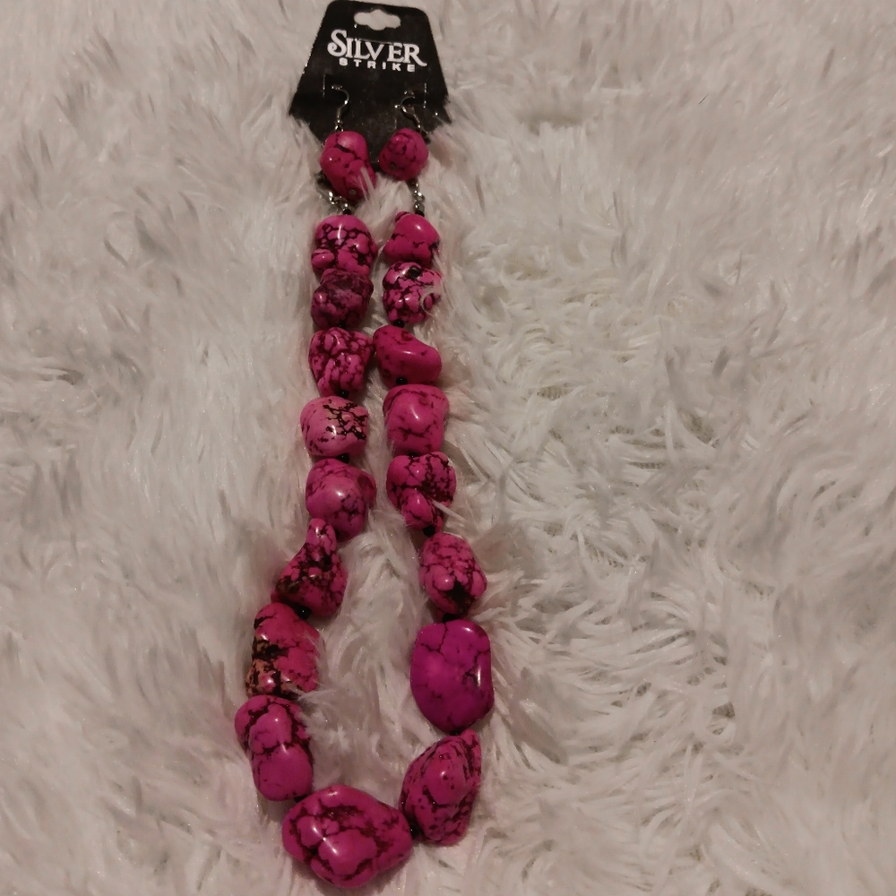 Women's Matching Earring and Necklace Set